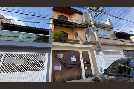 Casa à venda com 160m², 4 quartos e sem vaga Casa à venda com 160m², 4 quartos e sem vagaFachada + Placa