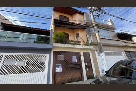 Casa para alugar com 84m², 3 quartos e 1 vaga Casa para alugar com 84m², 3 quartos e 1 vagaFachada + Placa