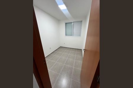 Quarto de apartamento para alugar com 2 quartos, 39m² em Jardim Boa Vista (Zona Oeste), Osasco