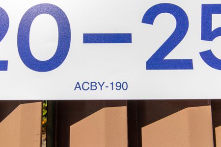 Casa à venda com 100m², 2 quartos e 5 vagas Casa à venda com 100m², 2 quartos e 5 vagasplaca ACBY-190