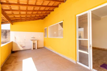 Casa à venda com 100m², 2 quartos e 5 vagas Casa à venda com 100m², 2 quartos e 5 vagasÁrea externa