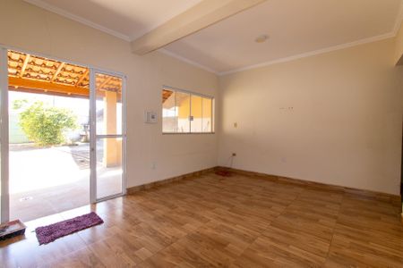 Casa à venda com 100m², 2 quartos e 5 vagas Casa à venda com 100m², 2 quartos e 5 vagasSala