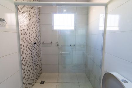 Casa à venda com 100m², 2 quartos e 5 vagas Casa à venda com 100m², 2 quartos e 5 vagasBanheiro da Suíte