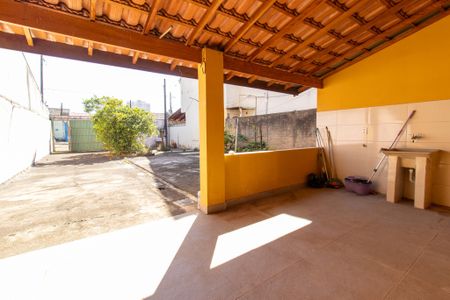 Casa à venda com 100m², 2 quartos e 5 vagas Casa à venda com 100m², 2 quartos e 5 vagasÁrea externa
