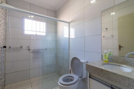 Casa à venda com 100m², 2 quartos e 5 vagas Casa à venda com 100m², 2 quartos e 5 vagasBanheiro da Suíte