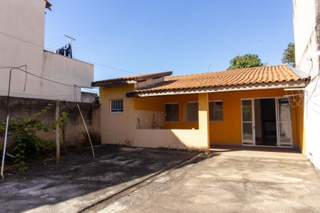 Casa à venda com 100m², 2 quartos e 5 vagas Casa à venda com 100m², 2 quartos e 5 vagasÁrea externa