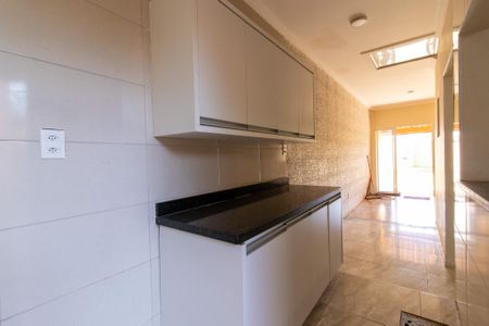 Casa à venda com 100m², 2 quartos e 5 vagas Casa à venda com 100m², 2 quartos e 5 vagasCozinha e Área de Serviço