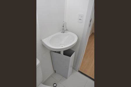 Apartamento para alugar com 17m², 1 quarto e sem vagaKitnet / studio - Banheiro Social