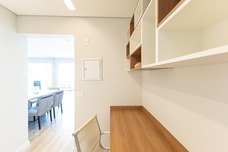 Apartamento para alugar com 56m², 1 quarto e 1 vaga Apartamento para alugar com 56m², 1 quarto e 1 vagaEscritório