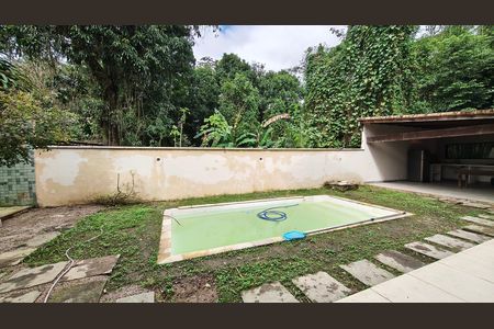 Casa de condomínio para alugar com 250m², 4 quartos e 2 vagas