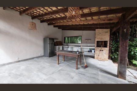 Casa de condomínio para alugar com 250m², 4 quartos e 2 vagas