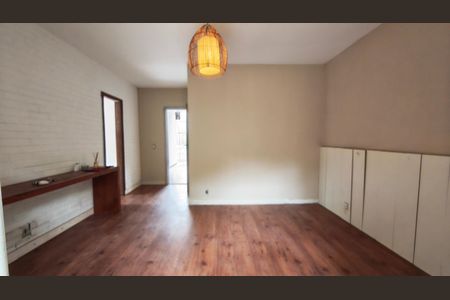 Casa de condomínio para alugar com 250m², 4 quartos e 2 vagas