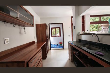 Casa de condomínio para alugar com 250m², 4 quartos e 2 vagas