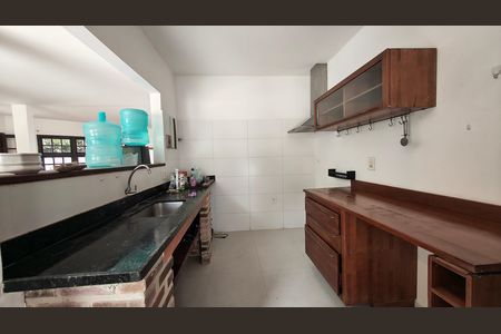 Casa de condomínio para alugar com 250m², 4 quartos e 2 vagas