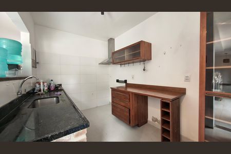 Casa de condomínio para alugar com 250m², 4 quartos e 2 vagas