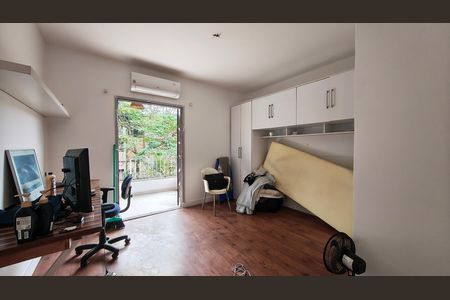 Casa de condomínio para alugar com 250m², 4 quartos e 2 vagas