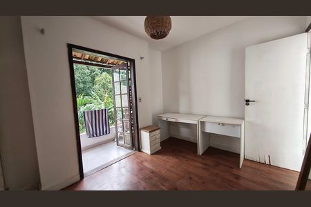 Casa de condomínio para alugar com 250m², 4 quartos e 2 vagas