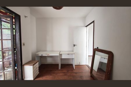 Casa de condomínio para alugar com 250m², 4 quartos e 2 vagas
