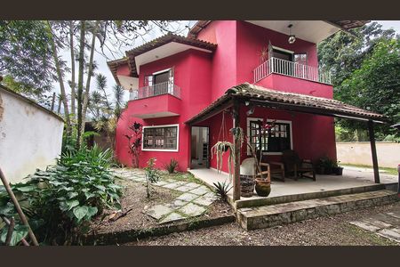 Casa de condomínio para alugar com 250m², 4 quartos e 2 vagas