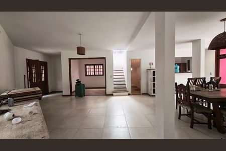 Casa de condomínio para alugar com 250m², 4 quartos e 2 vagas