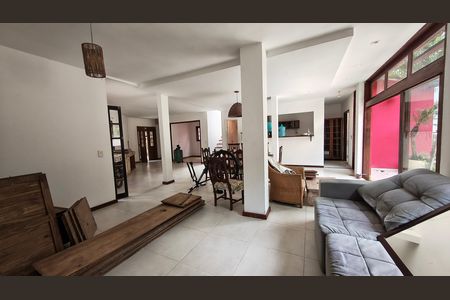 Casa de condomínio para alugar com 250m², 4 quartos e 2 vagas