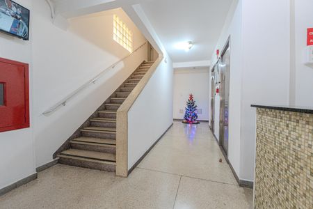 Hall de entrada de apartamento para alugar com 1 quarto, 44m² em Liberdade, São Paulo