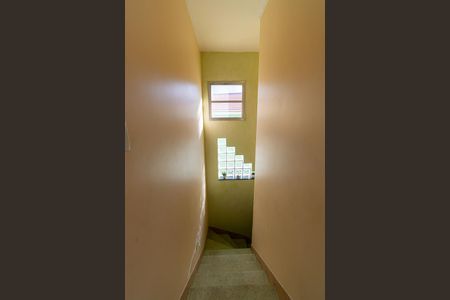 Casa para alugar com 115m², 2 quartos e 2 vagasEscada