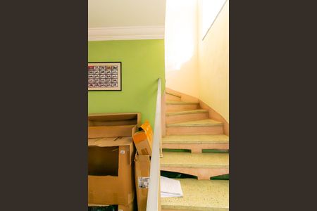 Casa para alugar com 115m², 2 quartos e 2 vagasEscada