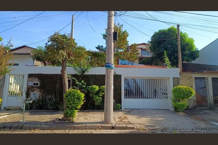 Fachada de casa à venda com 3 quartos, 137m² em Jardim Carlos Lourenço, Campinas