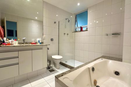 Apartamento à venda com 270m², 4 quartos e 2 vagas