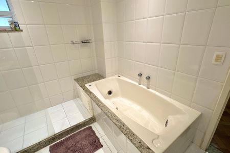 Apartamento à venda com 270m², 4 quartos e 2 vagas