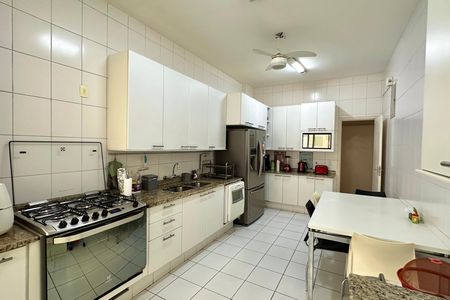 Apartamento à venda com 270m², 4 quartos e 2 vagas
