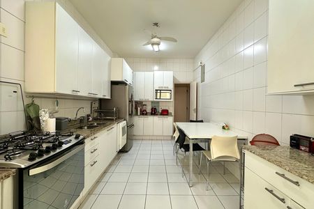 Apartamento à venda com 270m², 4 quartos e 2 vagas