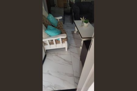 Casa à venda com 250m², 4 quartos e 2 vagas Casa à venda com 250m², 4 quartos e 2 vagasFoto 02