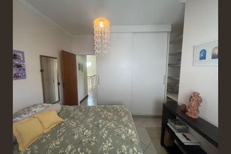 Casa de condomínio à venda com 278m², 4 quartos e 4 vagas