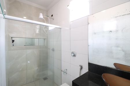Banheiro do Quarto 1 de casa para alugar com 4 quartos, 360m² em Granada, Uberlândia