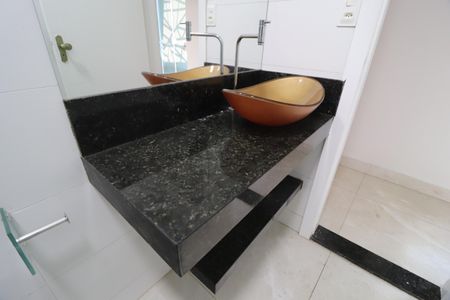 Casa para alugar com 360m², 4 quartos e 3 vagasBanheiro Social