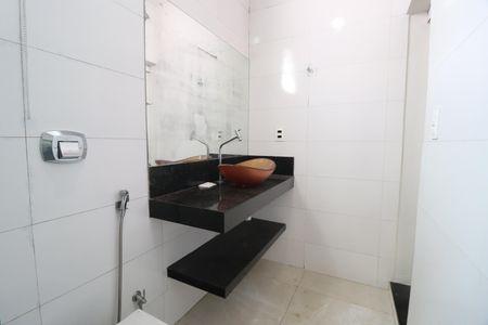 Casa para alugar com 360m², 4 quartos e 3 vagasBanheiro do Quarto 1