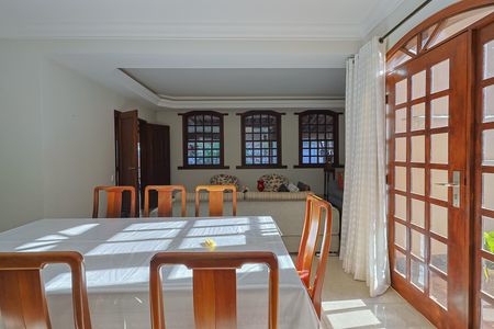 Casa à venda com 4 quartos, 300m² em Mangabeiras, Belo Horizonte