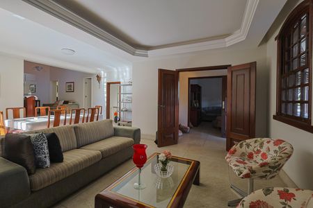Casa à venda com 4 quartos, 300m² em Mangabeiras, Belo Horizonte