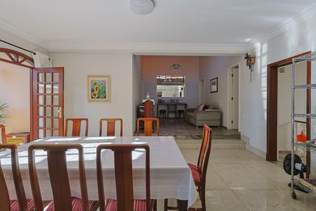 Casa à venda com 4 quartos, 300m² em Mangabeiras, Belo Horizonte