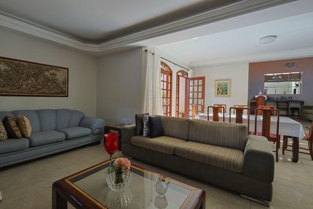 Casa à venda com 4 quartos, 300m² em Mangabeiras, Belo Horizonte