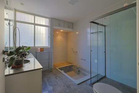 Casa à venda com 4 quartos, 300m² em Mangabeiras, Belo Horizonte