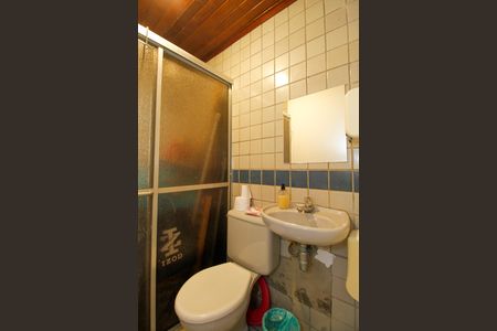 Banheiro da Edícula de casa para alugar com 6 quartos, 250m² em Vila Madalena, São Paulo