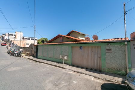 Casa à venda com 4 quartos, 272m² em Minas Caixa, Belo Horizonte