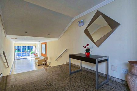 Apartamento à venda com 68m², 3 quartos e 1 vaga Apartamento à venda com 68m², 3 quartos e 1 vagaHall social