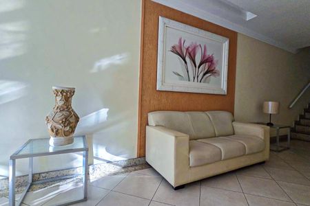 Apartamento à venda com 68m², 3 quartos e 1 vaga Apartamento à venda com 68m², 3 quartos e 1 vagaHall social