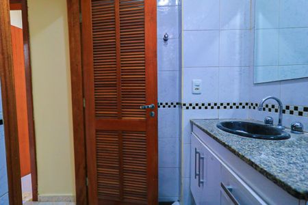 Apartamento à venda com 68m², 3 quartos e 1 vaga Apartamento à venda com 68m², 3 quartos e 1 vagaBanheiro social