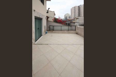 Casa à venda com 260m², 4 quartos e 4 vagas Casa à venda com 260m², 4 quartos e 4 vagasVaranda
