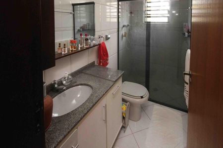 Casa à venda com 260m², 4 quartos e 4 vagas Casa à venda com 260m², 4 quartos e 4 vagasBanheiro da Suite 03